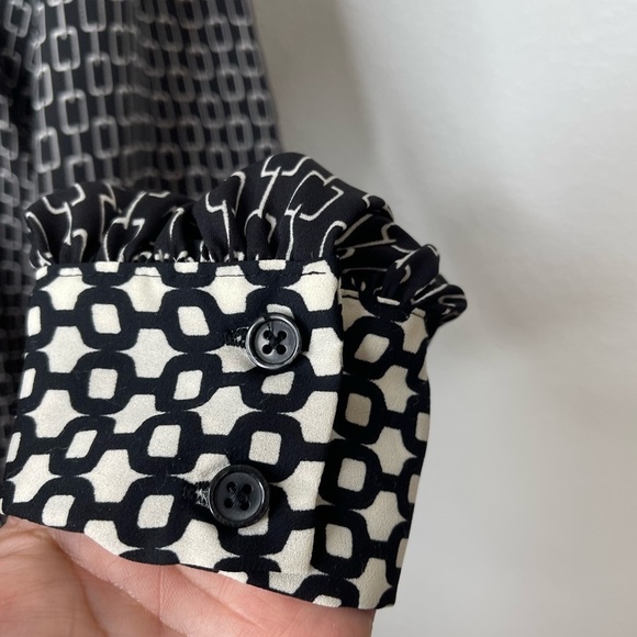 Who What Wear Black White Geometric Pattern Long Sleeve
Button Up Blouse XS - Picture 7 of 14